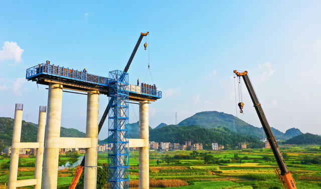 桂新高速  建设  施工  公路
