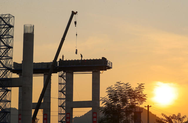 桂新高速  建设  施工  公路