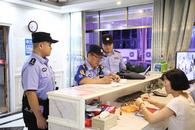 通道县公安局集中清查行动照片  通道县公安局开展2024年夏季治安巡查宣防集中统一行动