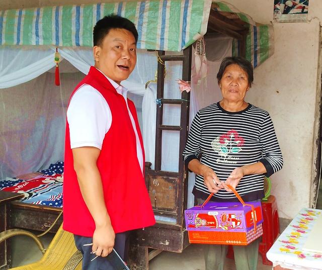 慰问 学子 老人 礼品