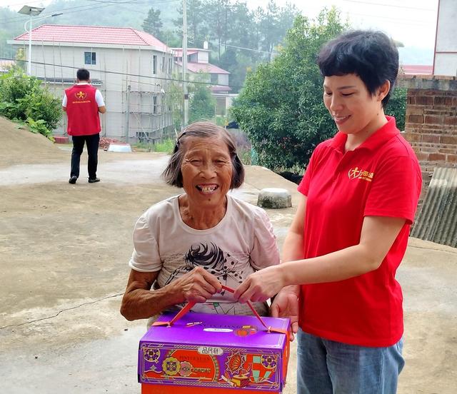慰问 学子 老人 礼品