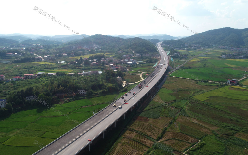 高速公路   重点项目   民生工程   湖南双峰   交通  沪昆高速