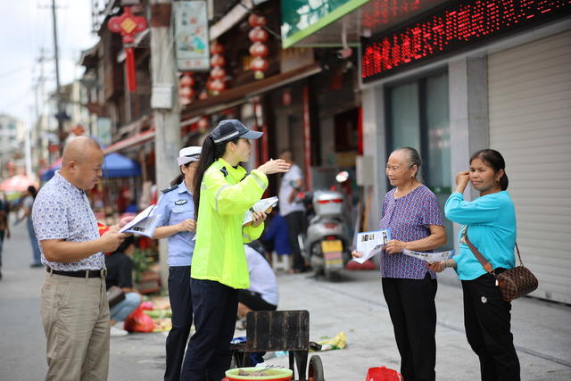 安全 集市 交通安全 赶集 交警 警察 宣传