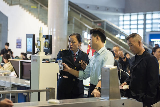 湖南娄底 坚守岗位 假期 国庆节