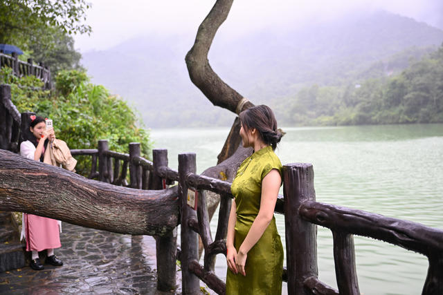 资兴市 东江湖 游人 