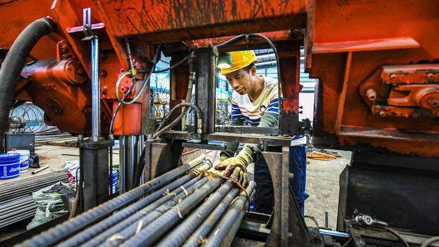 国庆节  坚守岗位  劳动者  工作一线  高速公路 施工建设