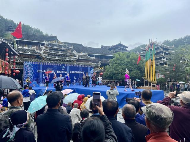 三省（区）民族服饰赛（展）国庆假期亮相通道
