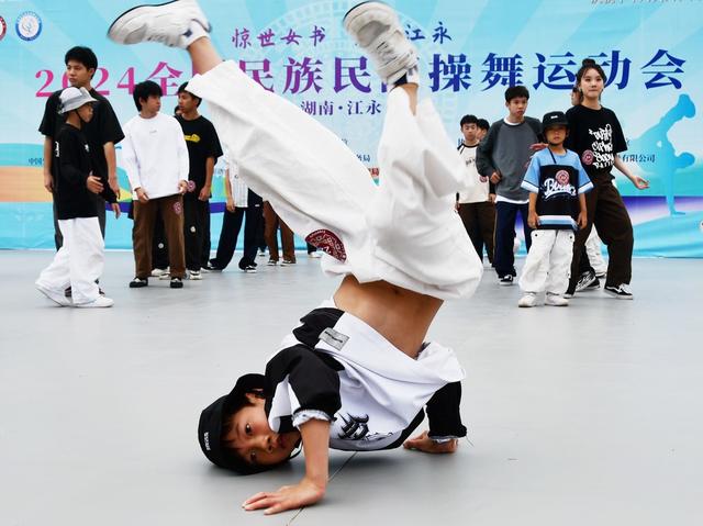 多彩活动欢度国庆