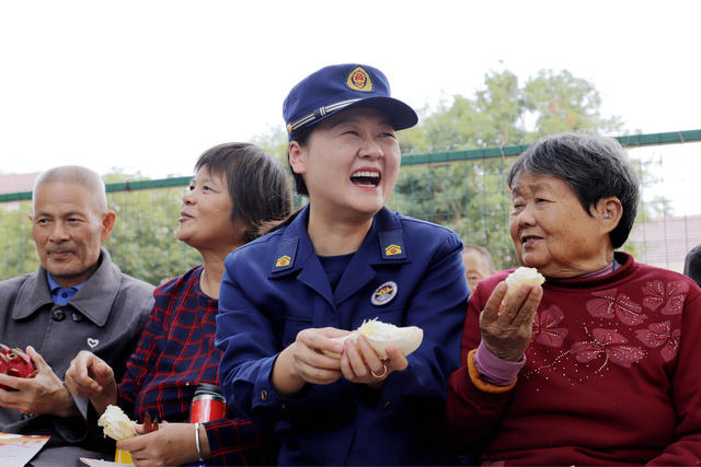 敬老院 拉家常 重阳节