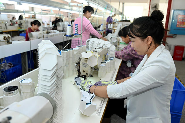 外贸 企业 出囗 足球 球  结对帮扶 金融支持 科技创新  生产 市场 订单