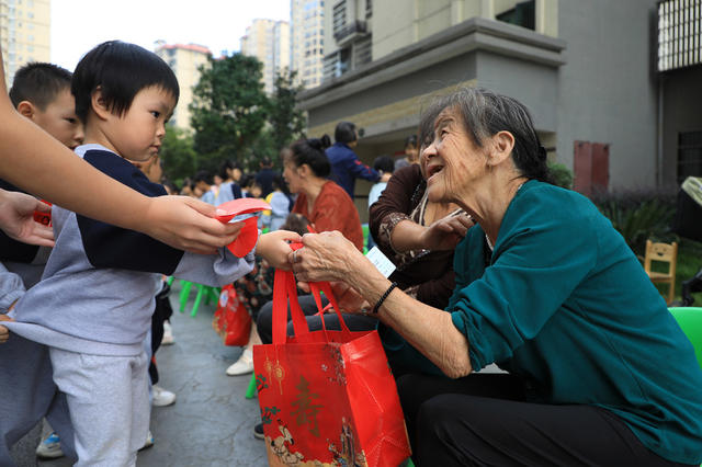 重阳节  敬老  老人  关心  祝福  感恩