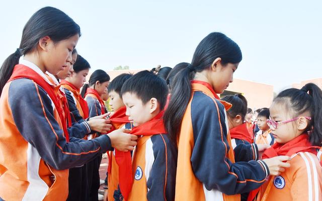  纪念中国少年先锋队建队75周年