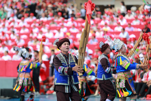 庆祝 县庆 侗族歌舞 欢乐色彩 展示 经济成就 民族风情
