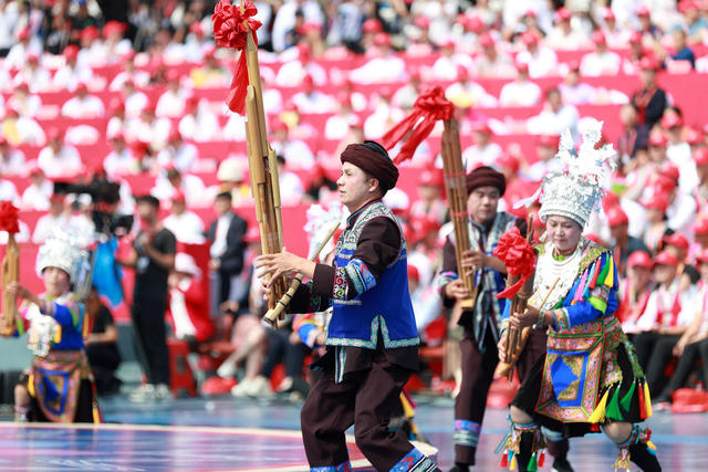 庆祝 县庆 侗族歌舞 欢乐色彩 展示 经济成就 民族风情
