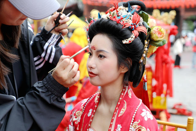 传统婚俗表演 新娘 颜值爆表 出嫁 幸福瞬间