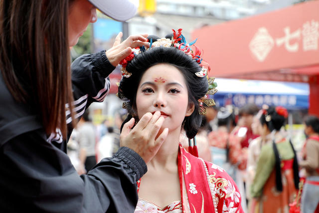 传统婚俗表演 新娘 颜值爆表 出嫁 幸福瞬间