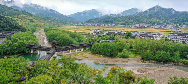 湖南，龙山，山村，如画，云雾，河流，桥梁，民居，田野，生态，幸福