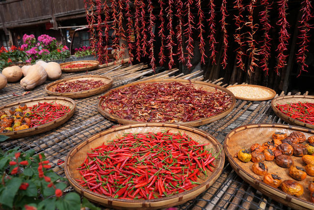 庆丰收  迎国庆  重走长征路