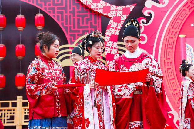 集体婚礼  文明  新风尚  传统