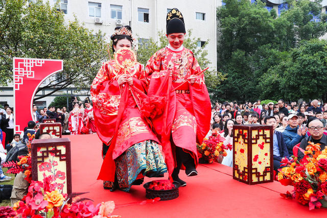 集体婚礼  文明  新风尚  传统