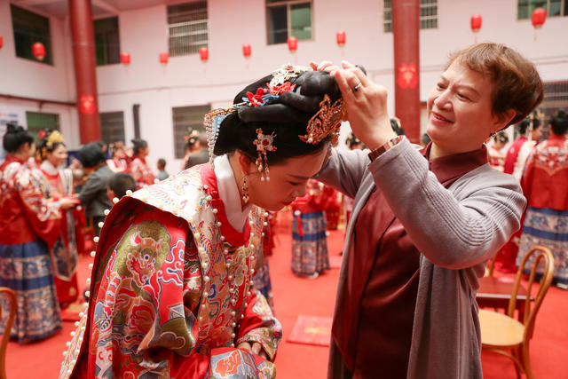 集体婚礼  文明  新风尚  传统