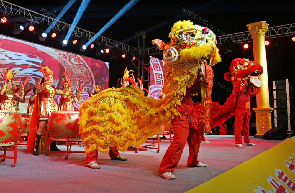 村晚 文化 文艺 演出 农村 村民 
