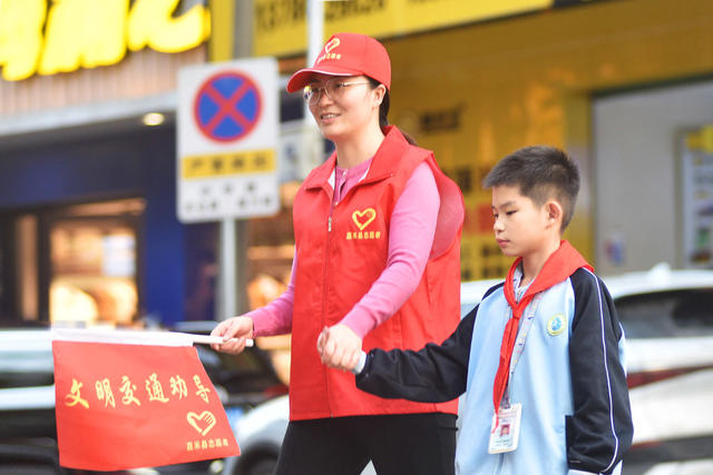 嘉禾：交通劝导   文明风景线