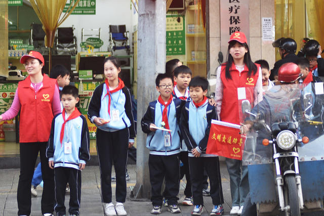 嘉禾：交通劝导   文明风景线
