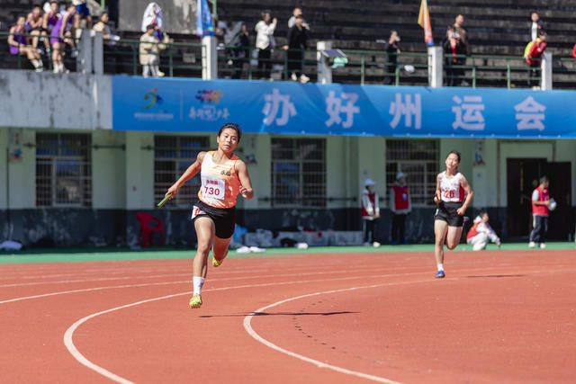 举重 运动会 运动员 赛场 吉首市