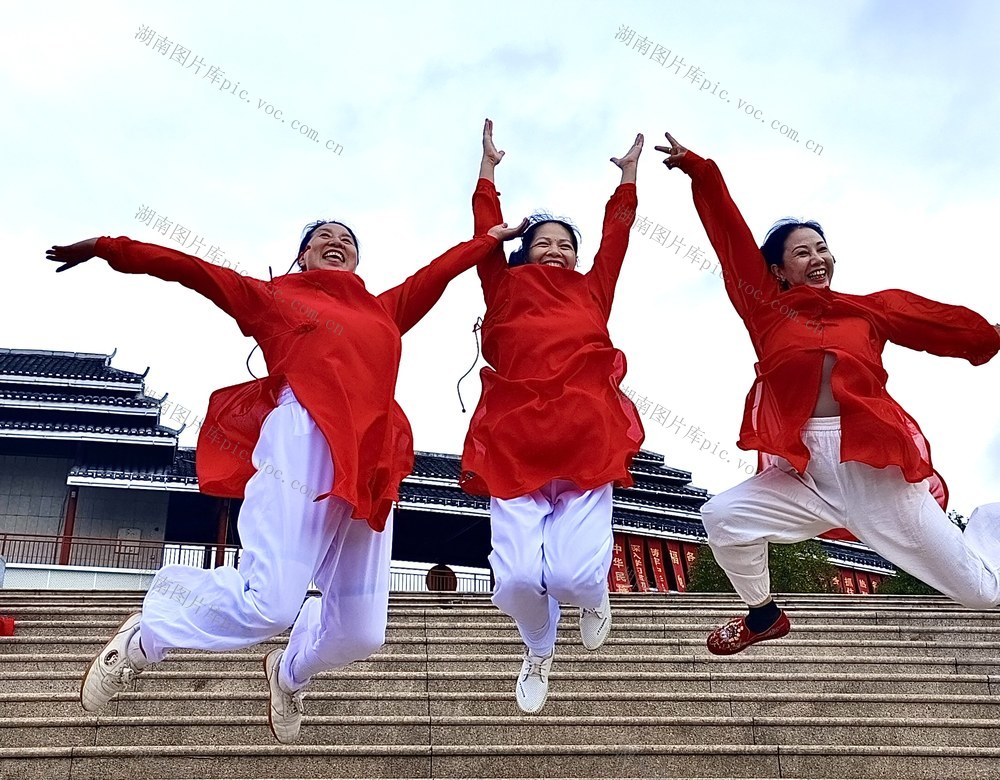 “家门口”健身
