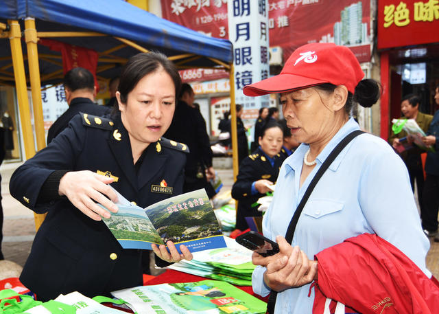 嘉禾：爱护环境卫生  共建美好家园