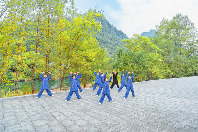 吉首峒河国家湿地公园曙光段  沿河12.5公里绿道观光带  市民们休闲锻炼、游览观光的好去处