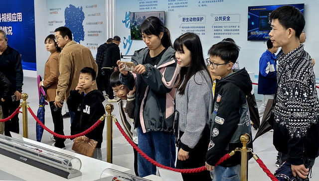 北斗峰会涌入上万名孩子们