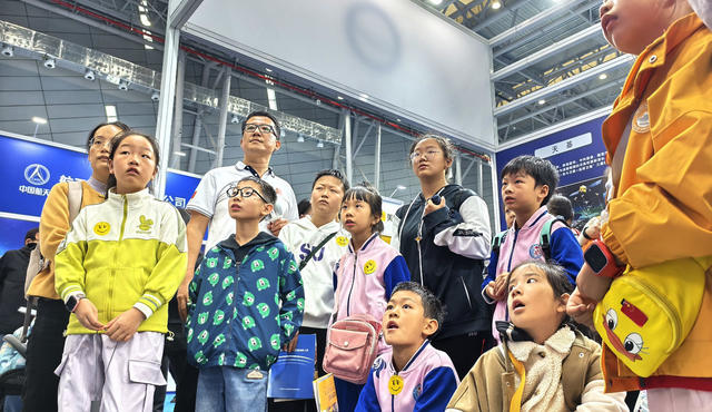 北斗峰会涌入上万名孩子们