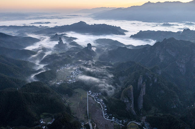 崀山  辣椒峰  新宁县 烟雾缭绕