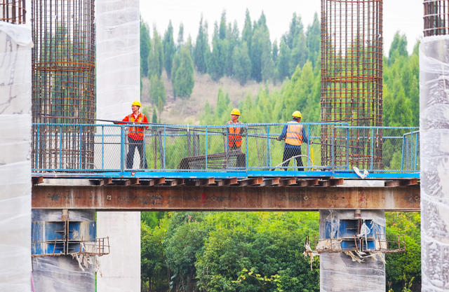 高速  建设  施工  桂新高速