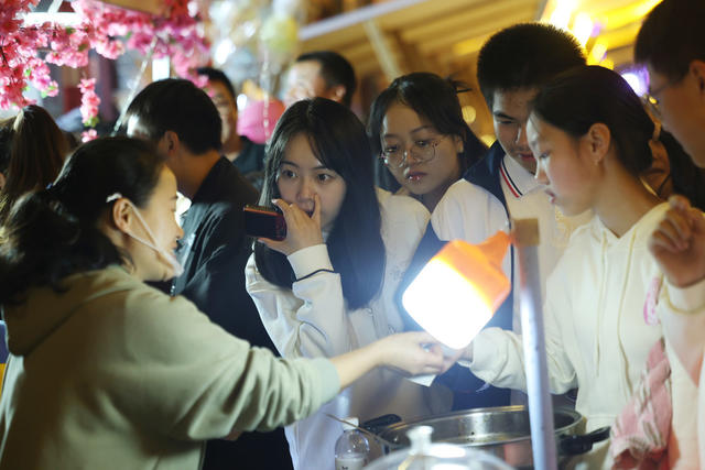 夜市经济 旅游 文旅融合 高沙 古镇 街拍美女