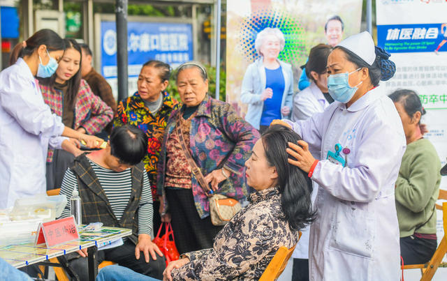 世界卒中日  健康义诊忙
道县