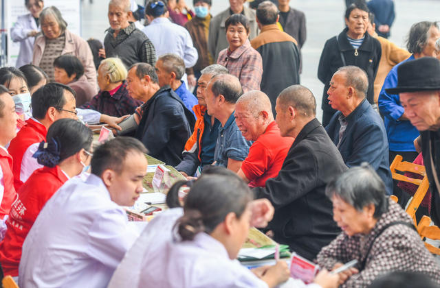 世界卒中日  健康义诊忙
道县