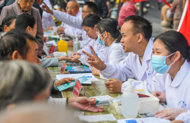 世界卒中日  健康义诊忙
道县