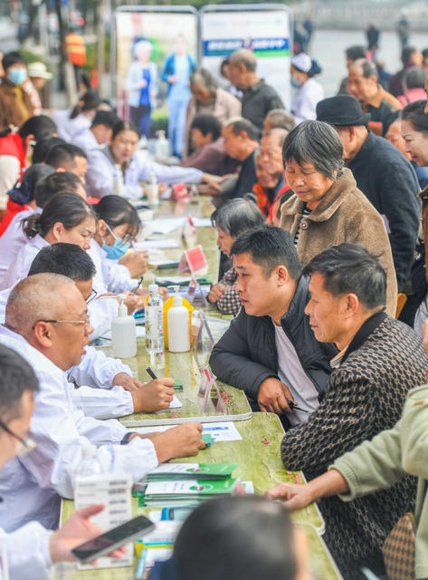 世界卒中日  健康义诊忙
道县