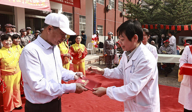 唱长征歌，传长征精神，纪念长征出发80周年