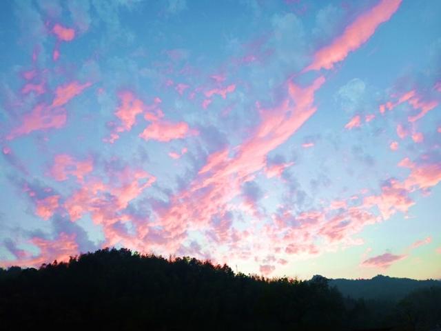 晚霞 村庄 天空