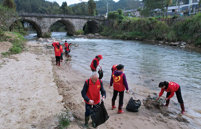 湖南郴州 桂东河小青 母亲河 志愿者 净滩 巡河