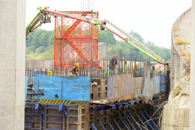 国庆假期  项目建设  航道  电站  大桥  水闸  施工进度