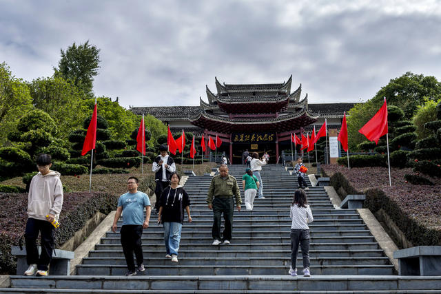 通道 转兵 纪念 馆 迎来 各地 游客 参观