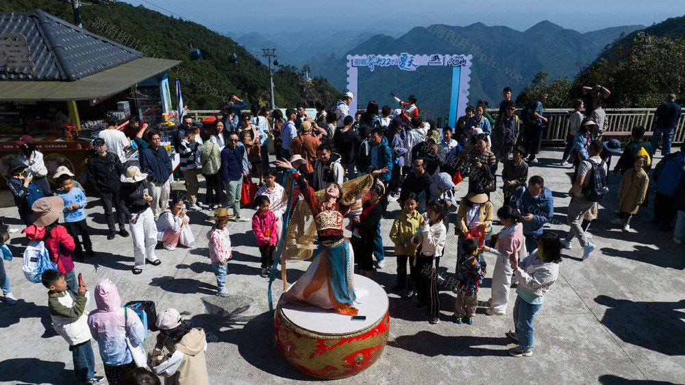 游客  湖南  郴州市  宜章县  莽山旅游景区  五指峰  国庆