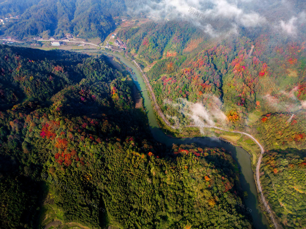 清晨 阳光 雾 山峦 美景