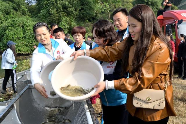 130万尾鱼苗“跃”入潇水河