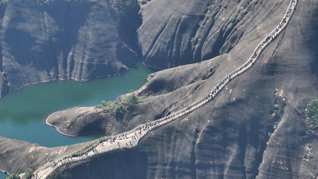 航拍 湖南  郴州  苏仙区  高椅岭 碧水丹霞  游客